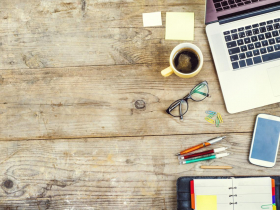 「on the table」不是「在桌子上」，「off the table」也不是「離開桌子」